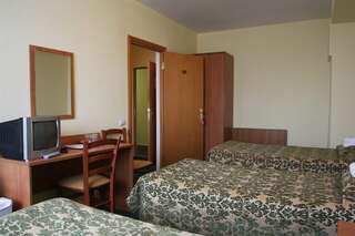 Гостиница Металлург Москва Двухместный номер с 2 отдельными кроватями и общим туалетом-3