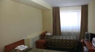 Гостиница Металлург Москва Стандартный двухместный номер с 2 отдельными кроватями и общей ванной комнатой-2